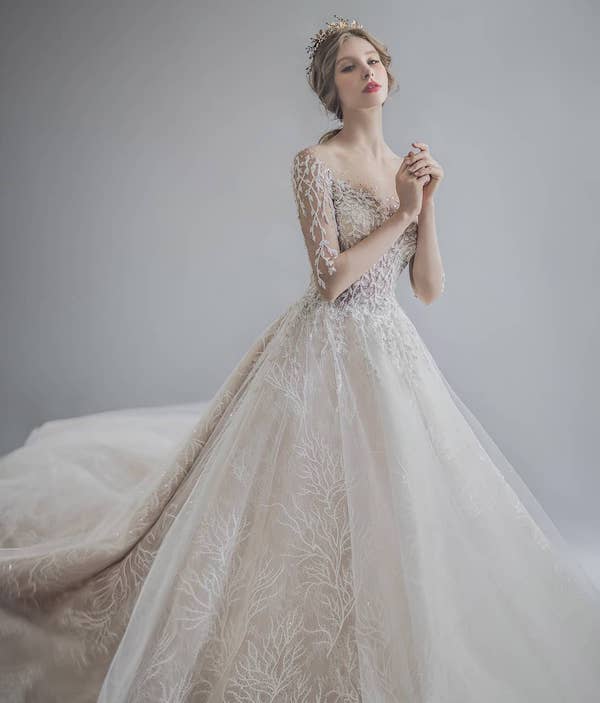 Làm sao chọn váy cưới cho cô dâu có chiều cao khiêm tốn